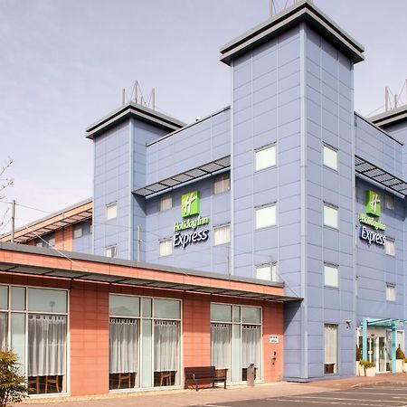 Holiday Inn Express Oxford Kassam Stadium, An Ihg Hotel Exterior photo