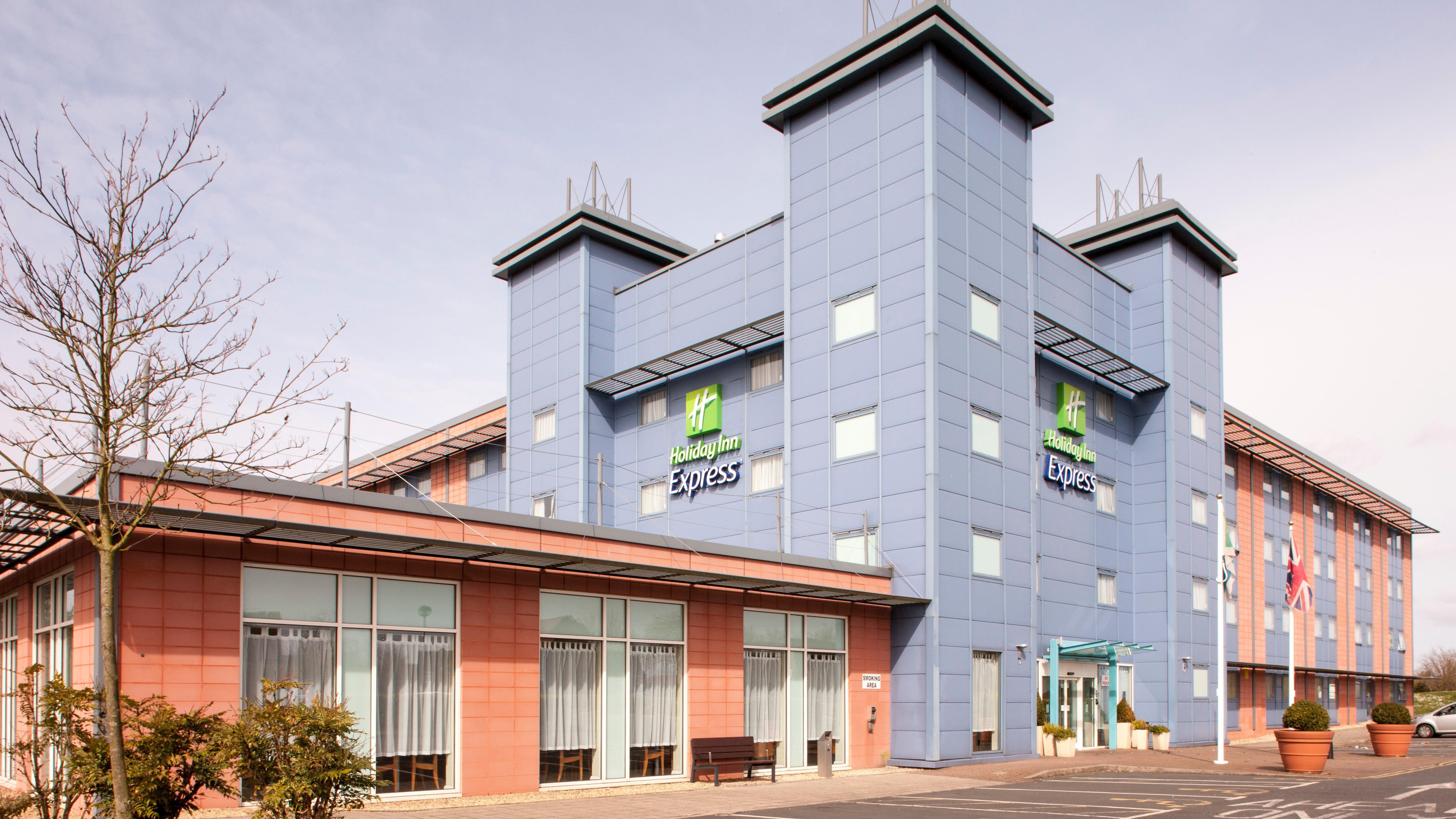 Holiday Inn Express Oxford Kassam Stadium, An Ihg Hotel Exterior photo