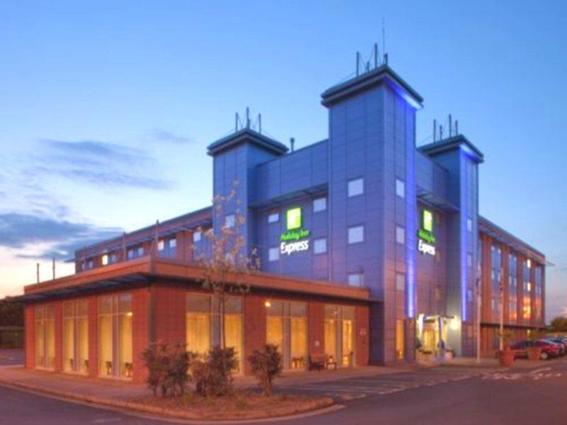 Holiday Inn Express Oxford Kassam Stadium, An Ihg Hotel Exterior photo